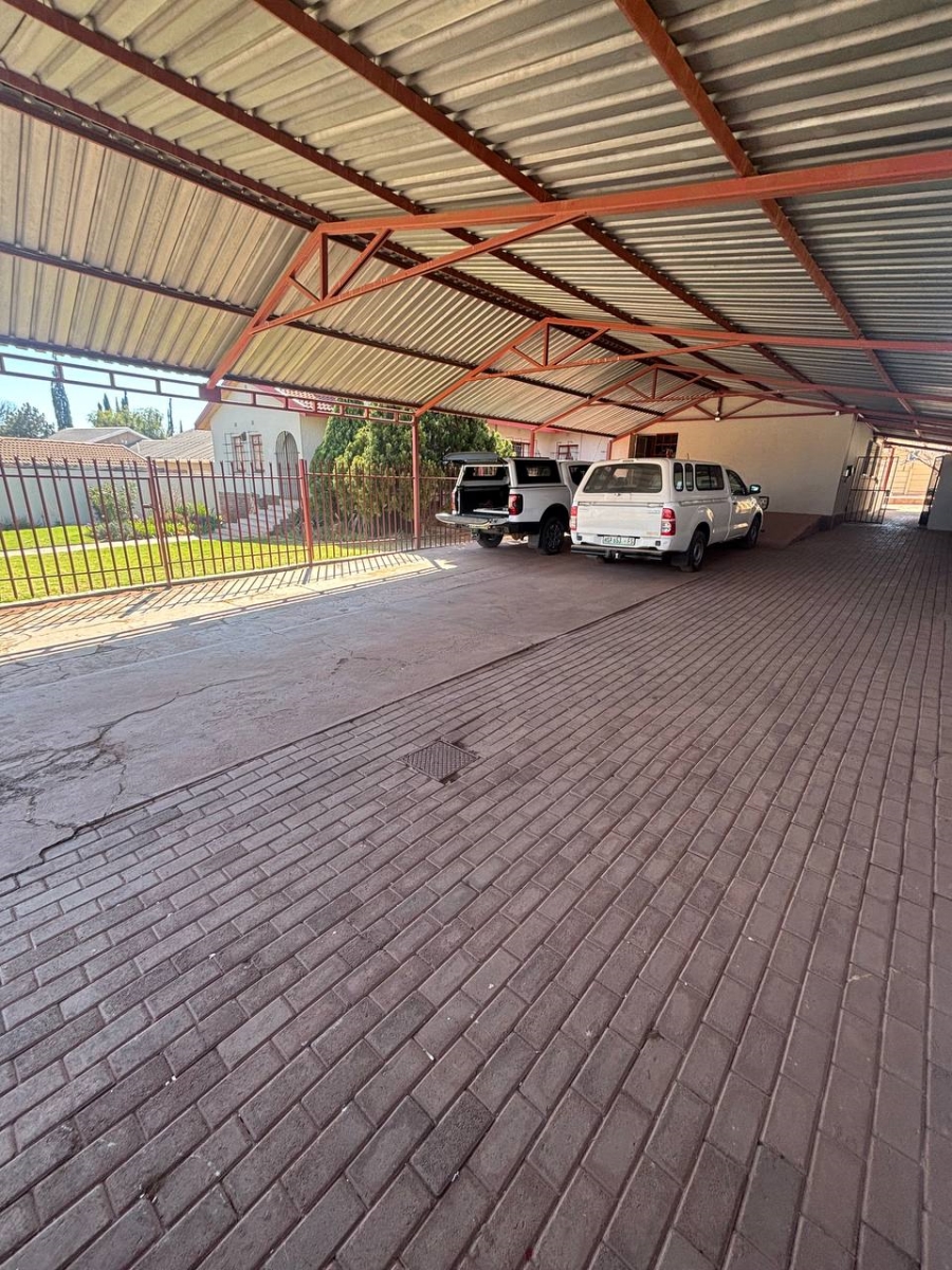 4 Bedroom Property for Sale in Postmasburg Northern Cape